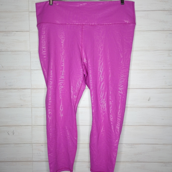 Fabletics High-Waisted Printed PowerHold 7/8 - Picture 4 of 11